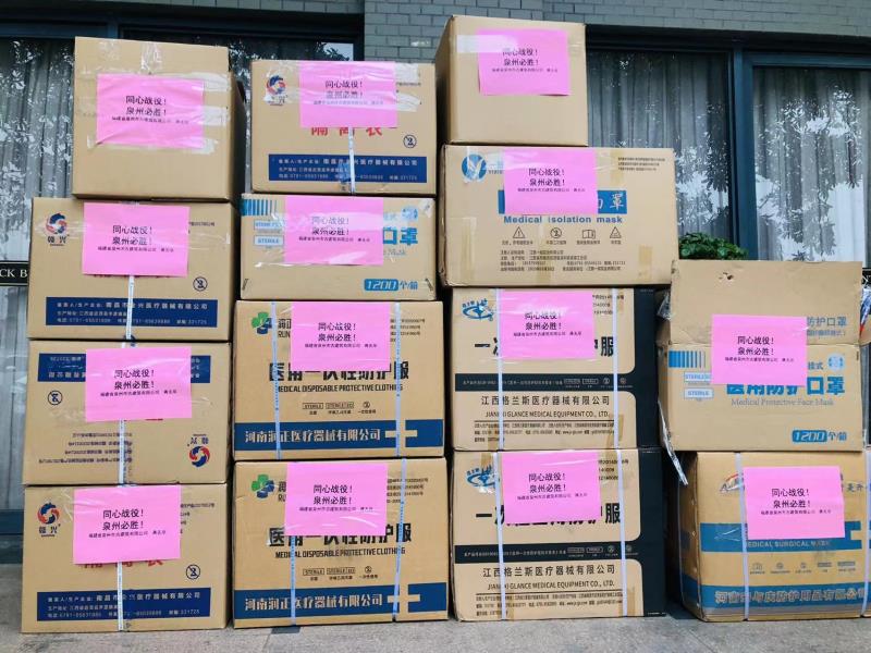 0323捐贈醫(yī)用口罩、防護服等防疫物資給市文旅游局30000.jpg